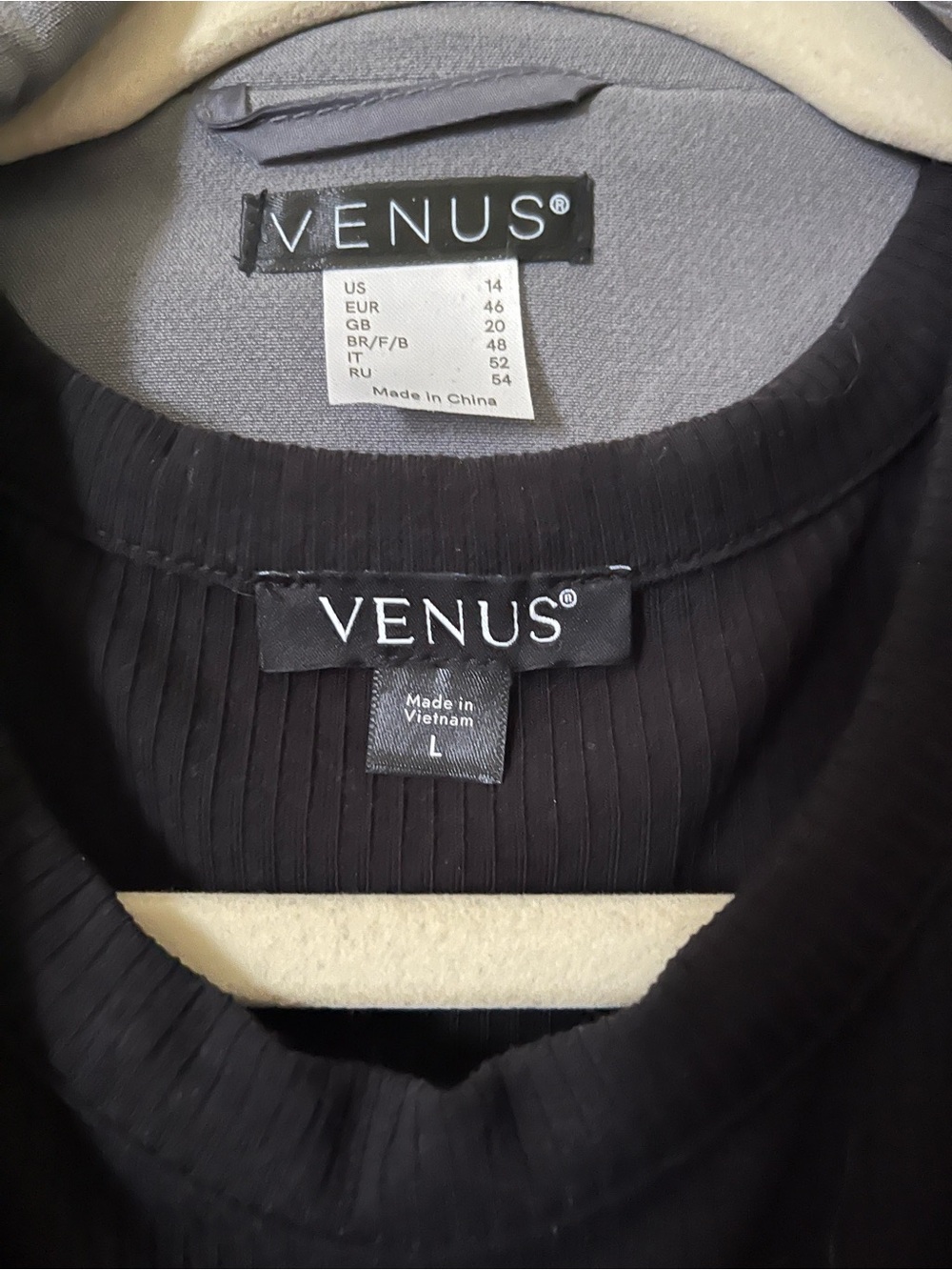 VENUS Charcoal Gray Double-Breasted Pleated Blazer with Decorative Buttons - Picture 3 of 7